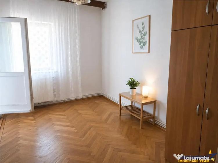 Apartament cu 3 camere decomandat în Drumul Poienii