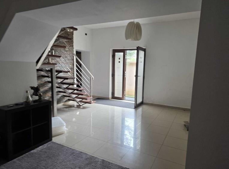 Casă cu 4 camere cu Teren 434 Mp în Central
