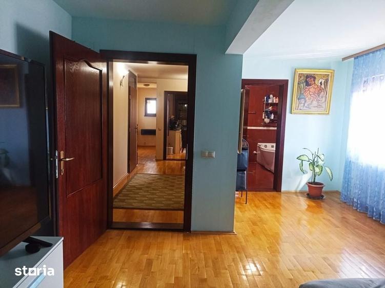 Vila cu piscina, v-v de lac, se vinde utilata si mobilata - 1