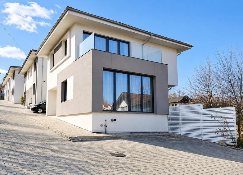 Casă individuală cu 4 camere cu Teren 360 Mp în Bucium