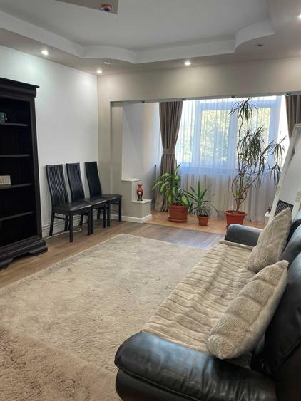 Apartament cu 4 camere decomandat în Faleza Nord