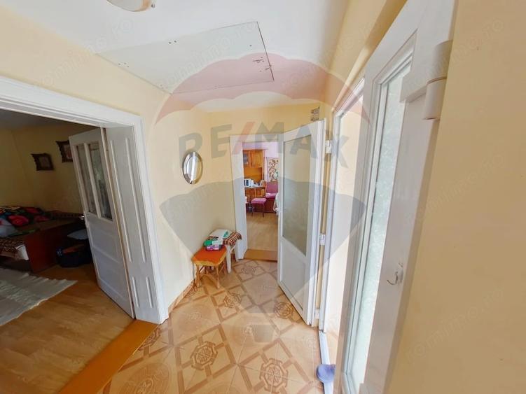 Casă cu 8 camere cu Teren 2694 Mp în Rona de Sus