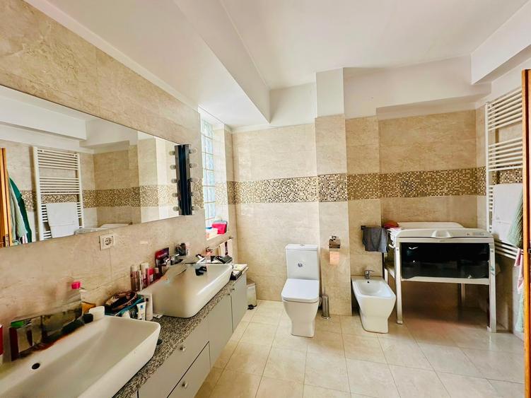 Penthouse cu 7 camere decomandat în Polonă