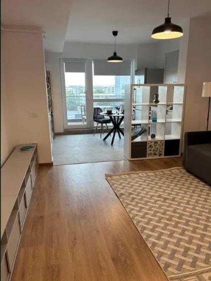 Apartament cu 2 camere semidecomandat, mobilat în Pantelimon