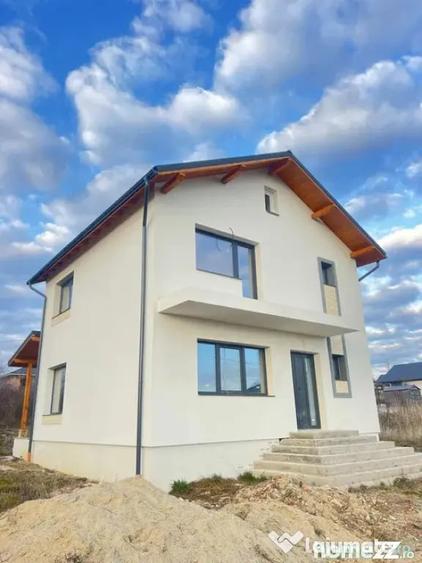 Casă cu 4 camere cu Teren 500 Mp în Tăuții-Măgherăuș