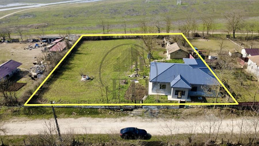 Casă individuală cu 4 camere cu Canalizare în Negrești