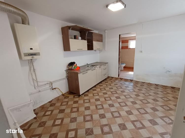 Casa / 2 camere / str. Plopilor