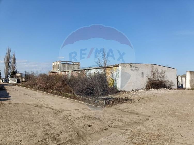 Spațiu industrial, de 5,000 mp, în Niculițel