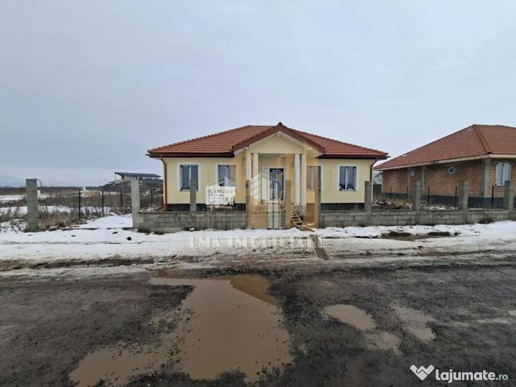 Casă cu 4 camere cu Teren 500 Mp în Sânpetru