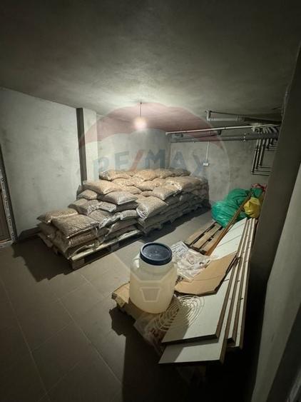 Casă individuală cu 5 camere cu Canalizare în Golești