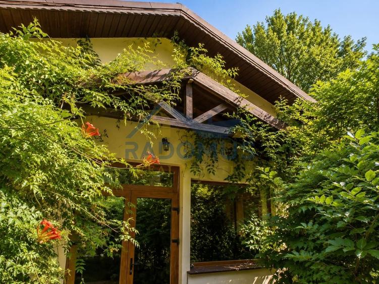 Casă individuală cu 10 camere cu Canalizare în Breaza de Sus