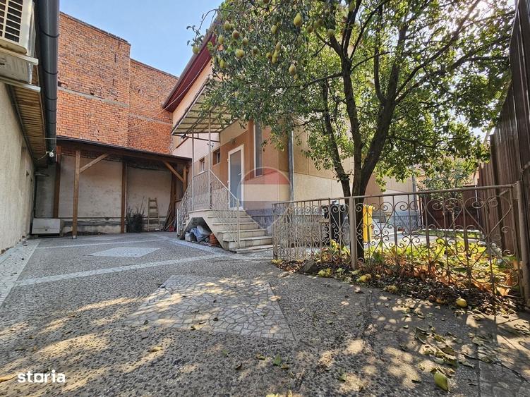 Casă cu 4 camere în Central