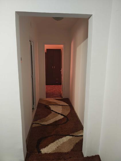Apartament cu 3 camere semidecomandat în Dacia