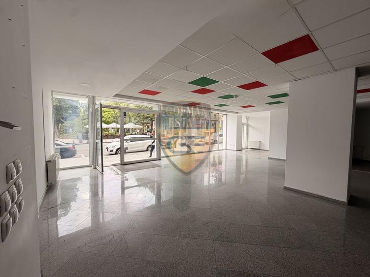 Spațiu comercial, de 323.39999389648 mp, în Central