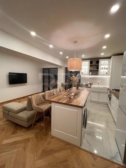 Apartament cu 4 camere decomandat în Iancu Nicolae