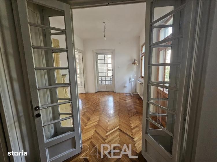 Casă cu 4 camere în Splaiul Unirii