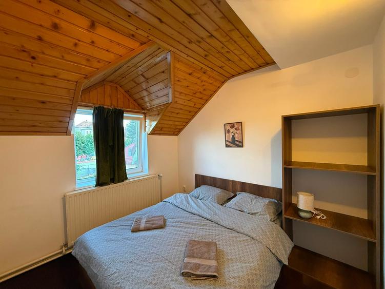 Casă individuală cu 30 camere cu Canalizare în Ultracentral