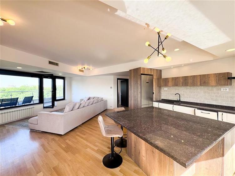 Apartament cu 4 camere decomandat, mobilat în Herăstrău