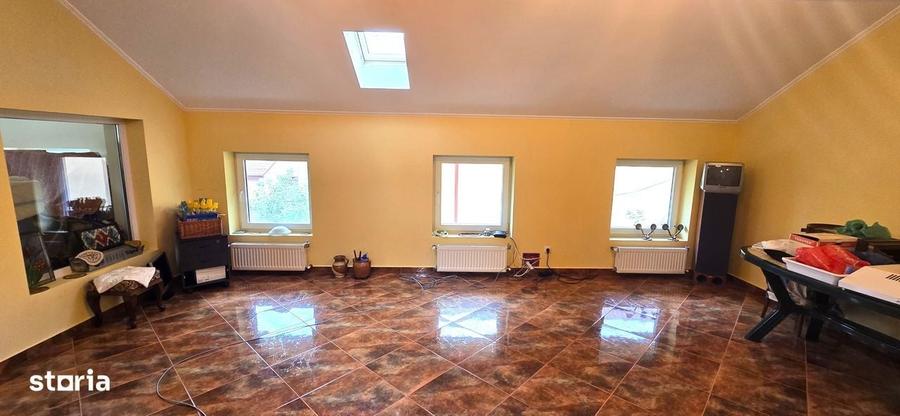 Casă cu 4 camere în Săftica