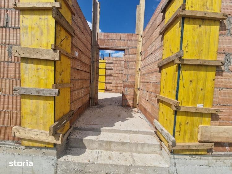Casă cu 3 camere cu Teren 300 Mp în Remetea Mare