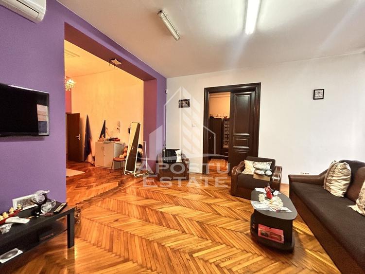 Apartament cu 4 camere circular, mobilat în P-ța Maria