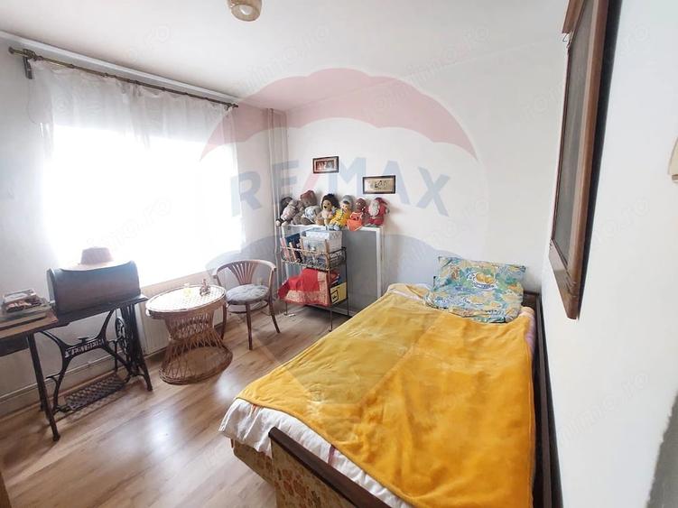 Apartament cu 6 camere decomandat în Central