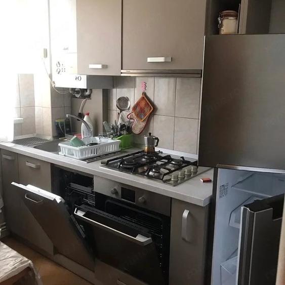 Apartament cu 3 camere decomandat în Girocului