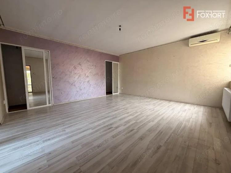 Casă cu 11 camere cu Teren 610 Mp în Central