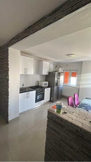 Apartament cu 2 camere decomandat în Uiești