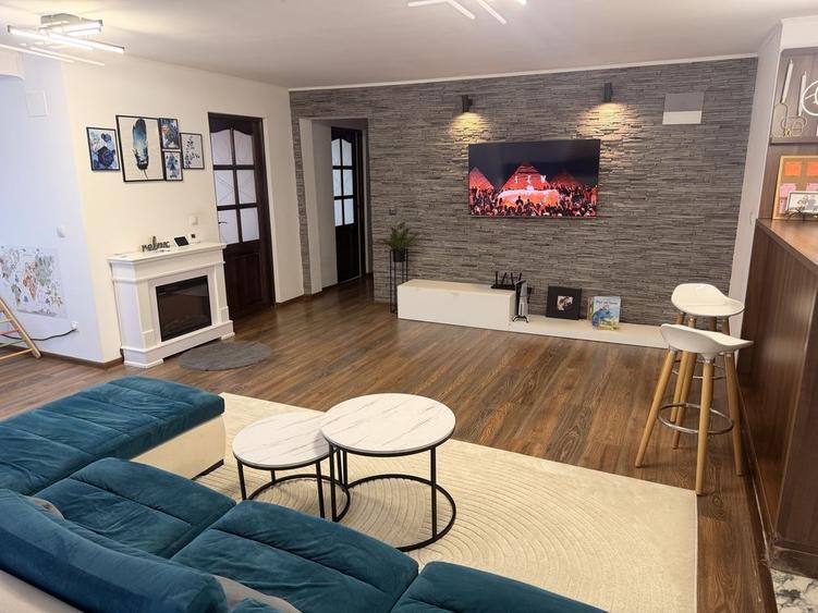 Apartament cu 4 camere semidecomandat, mobilat în Bucium