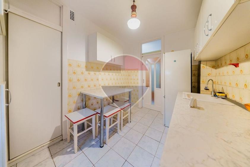 Apartament cu 3 camere, in zona Boul Rosu - 9