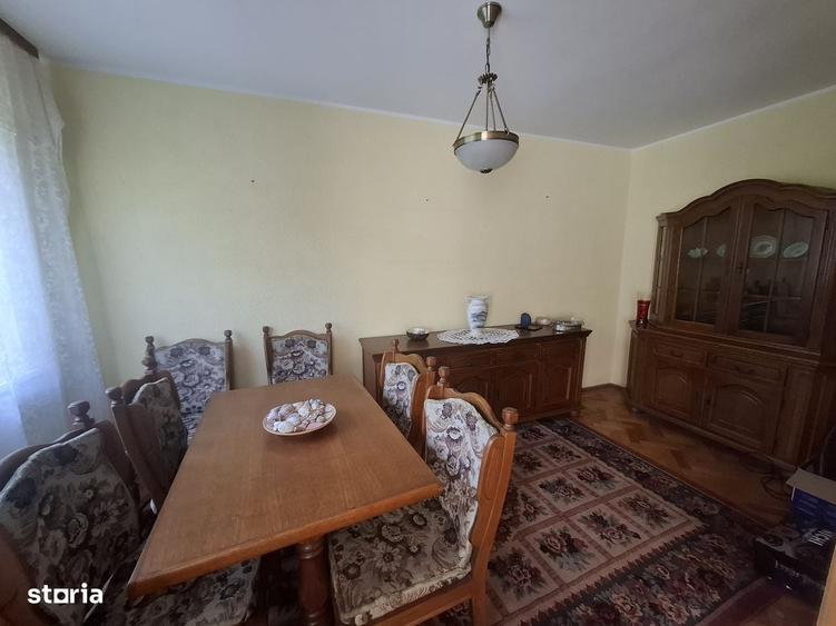 Apartament cu 4 camere semidecomandat în Săsar