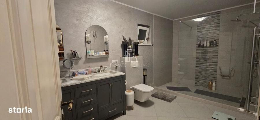 Casă cu 4 camere cu Teren 1734 Mp în Vânători