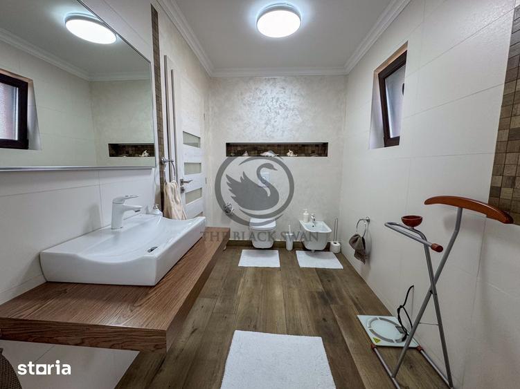 Casă cu 5 camere cu Teren 1073 Mp în Podenii Noi