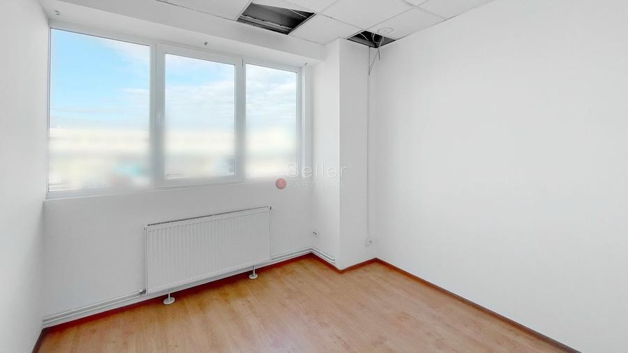 Birou, de 330 mp, în Blumăna
