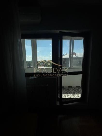 Apartament cu 3 camere semidecomandat, mobilat în 13 Septembrie
