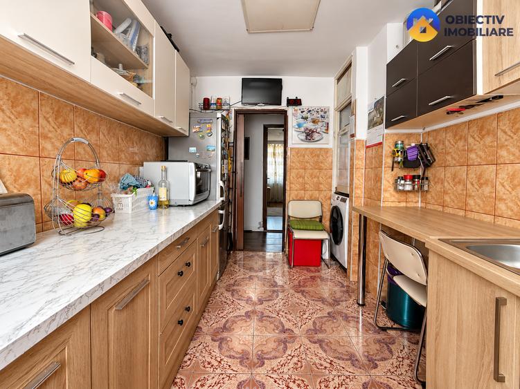 Apartament cu 4 camere decomandat în Precista