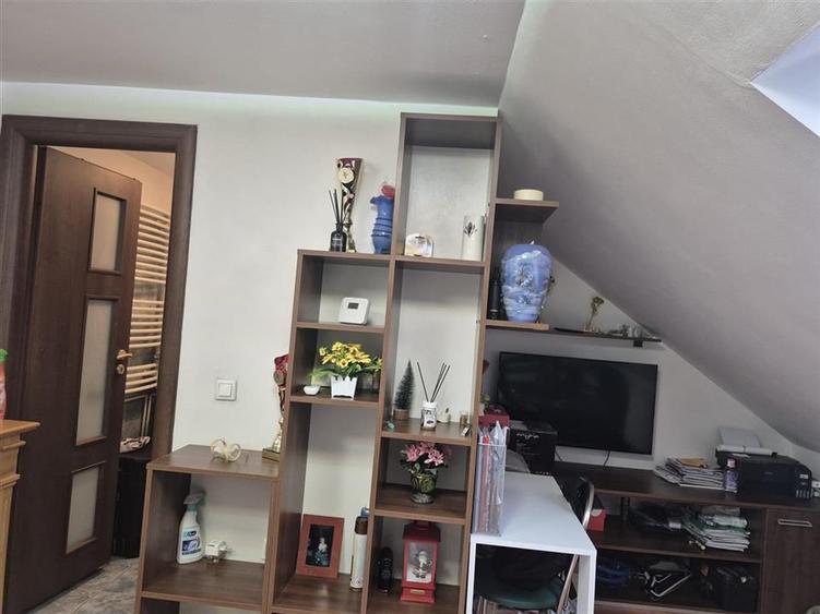 Apartament cu 3 camere semidecomandat, mobilat în Berceni