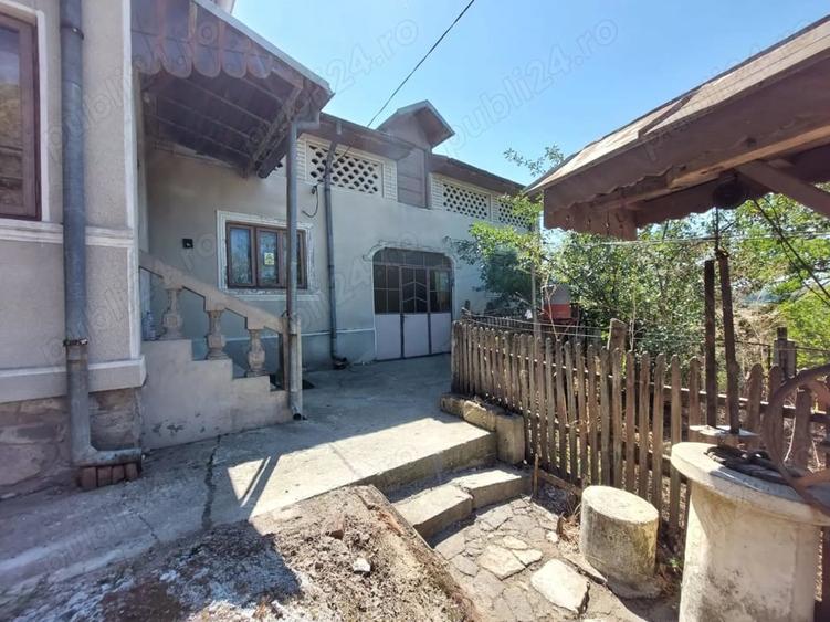 Casă cu 6 camere cu Teren 2267 Mp în Diculești