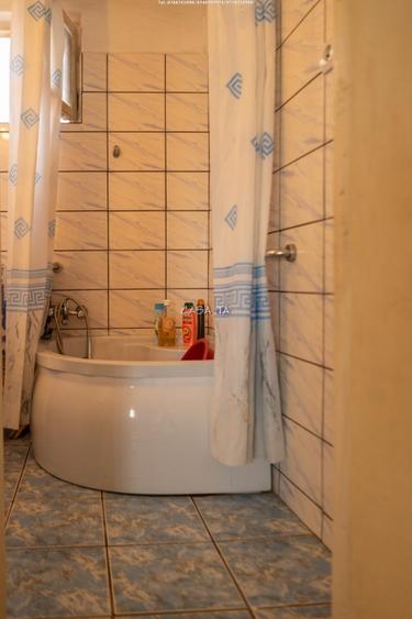 Casă individuală cu 7 camere cu Teren 2310 Mp în Licurici