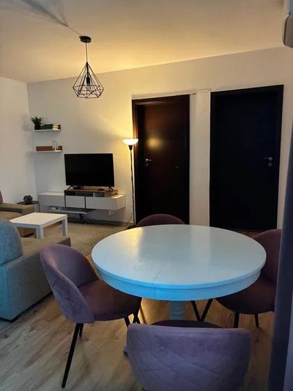Apartament cu 3 camere decomandat, mobilat în Florești
