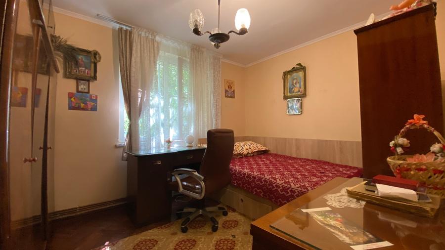 Apartament cu 2 camere semidecomandat în Eremia