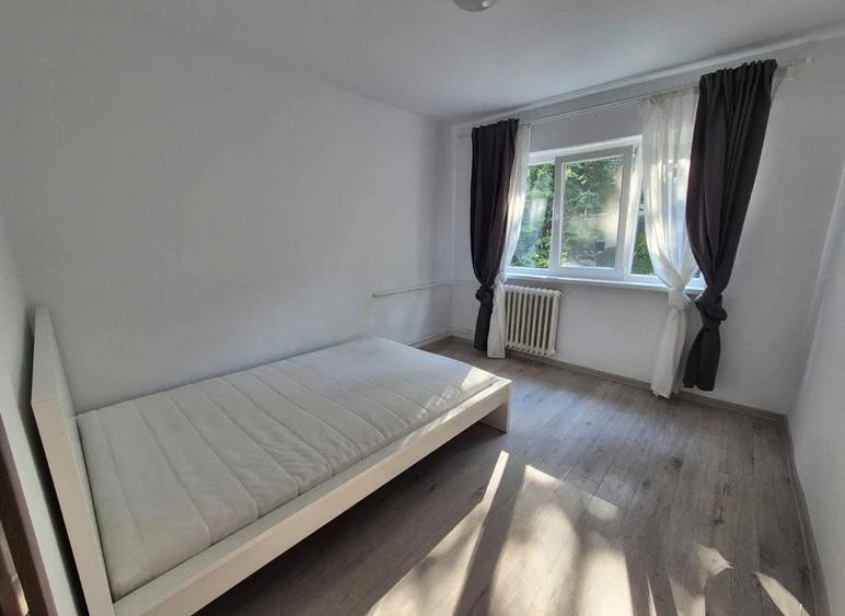 Apartament cu 4 camere decomandat în Politehnica