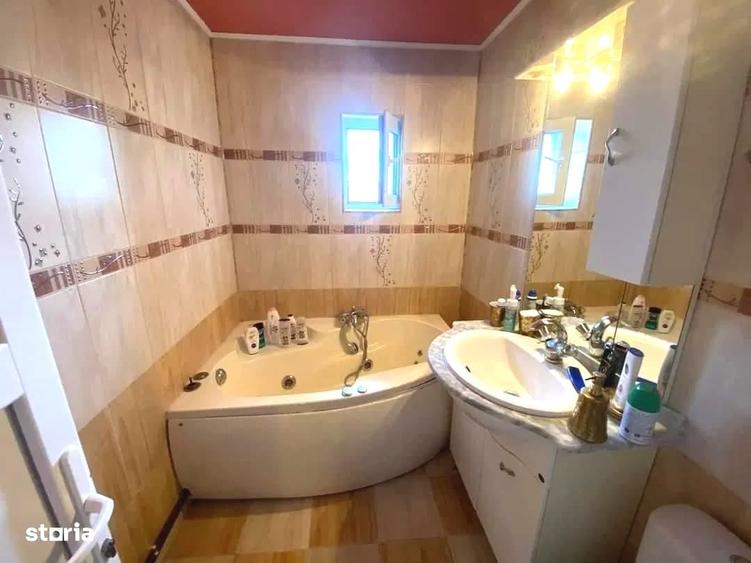 Apartament cu 3 camere decomandat în Est