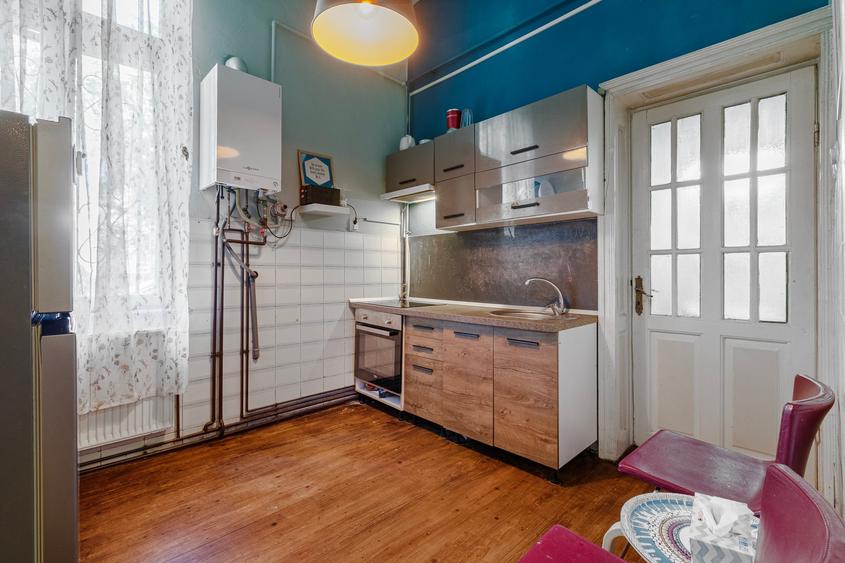 Apartament cu 3 camere decomandat în Calea Victoriei