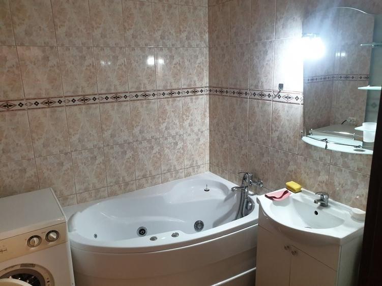 Garsonieră decomandată în Coman