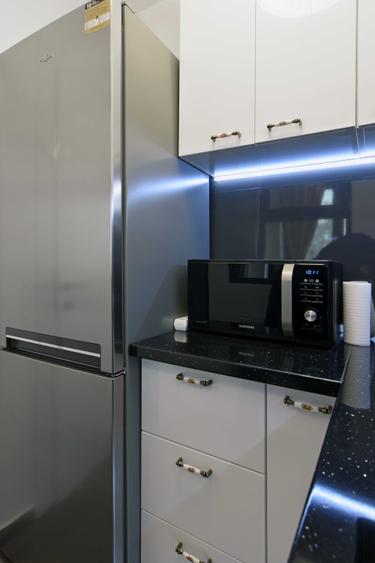 Apartament cu 7 camere decomandat în Brâncoveanu