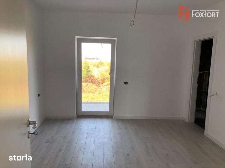 Casă cu 4 camere cu Teren 302 Mp în Plopi