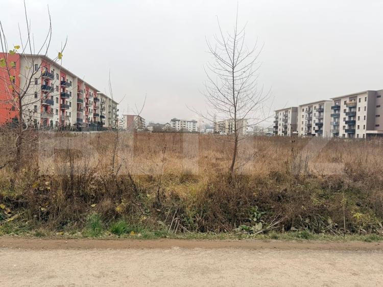Teren Construcții intravilan de 2550 mp, în Tractorul