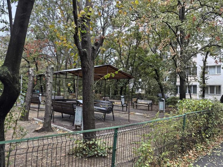 Garsonieră semidecomandată în Titan